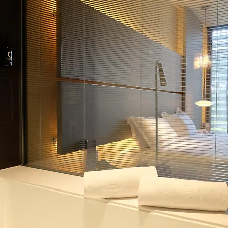Hotel B