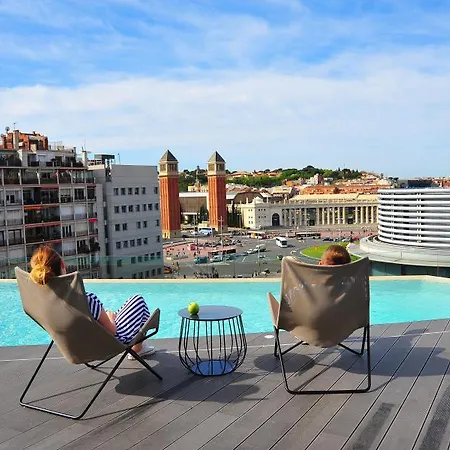 Hotel B