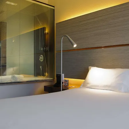 B Hotel