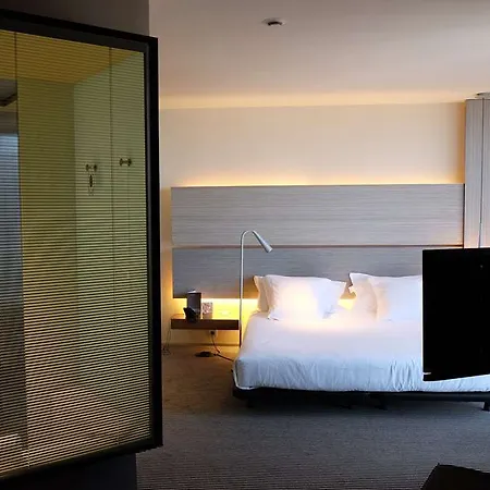 B Hotel