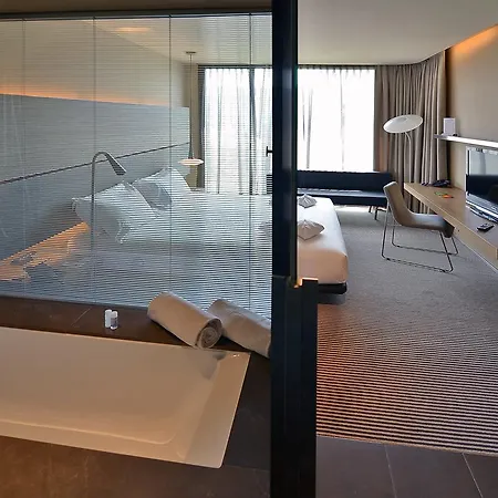B Hotel
