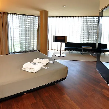 B Hotel
