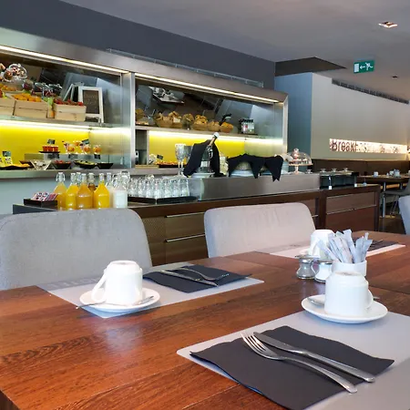 B Hotel