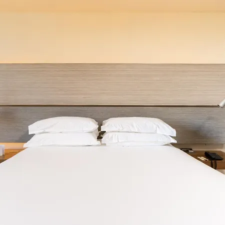 Hotel B